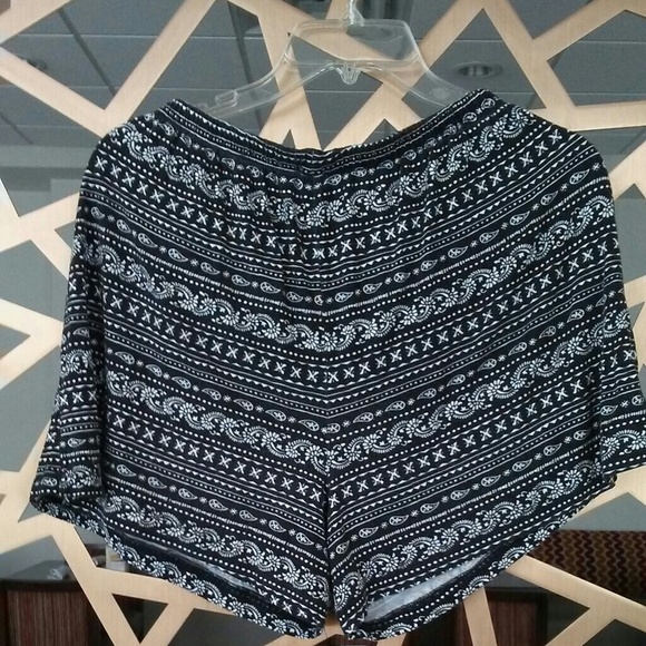 Shorts - Picture 2 of 3