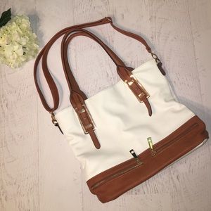 HOST PICK!! Leather tote w/gold hardware
