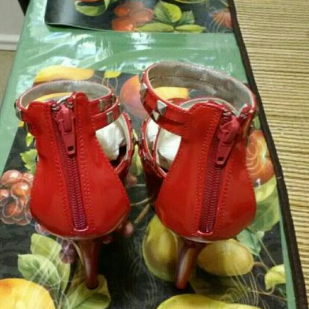 Heels - Picture 3 of 4