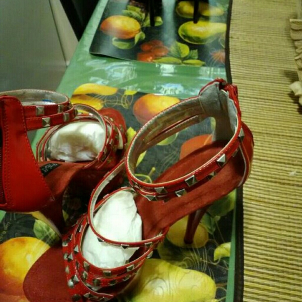 Heels - Picture 4 of 4