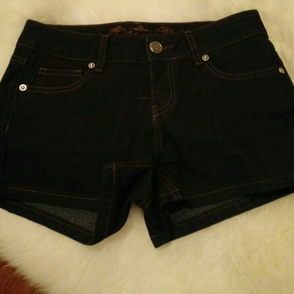 Shorts - Picture 3 of 4