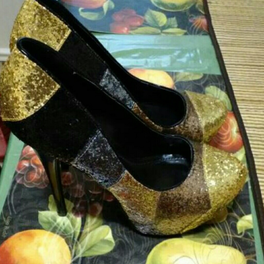 Heels - Picture 2 of 4