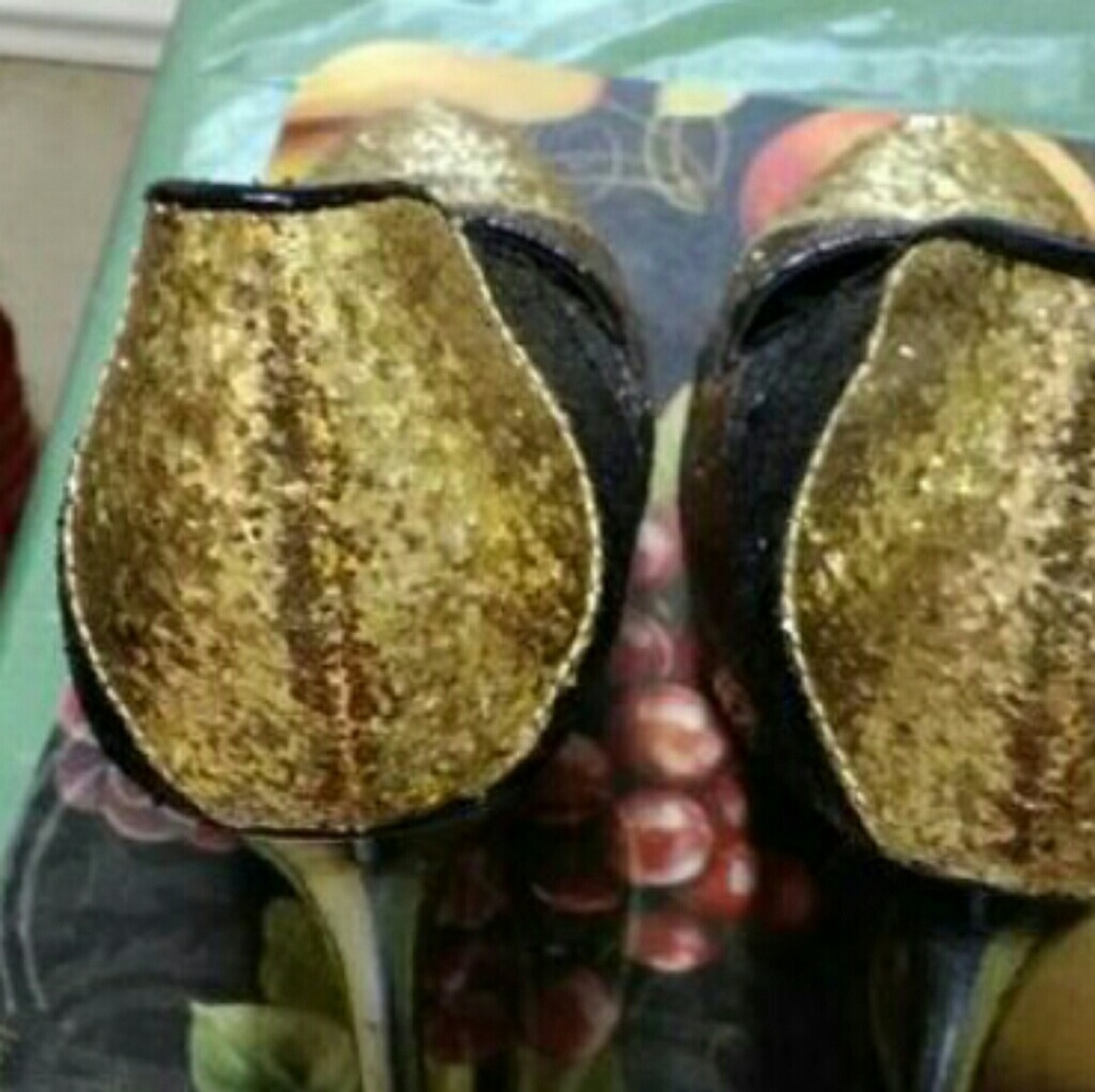 Heels - Picture 3 of 4