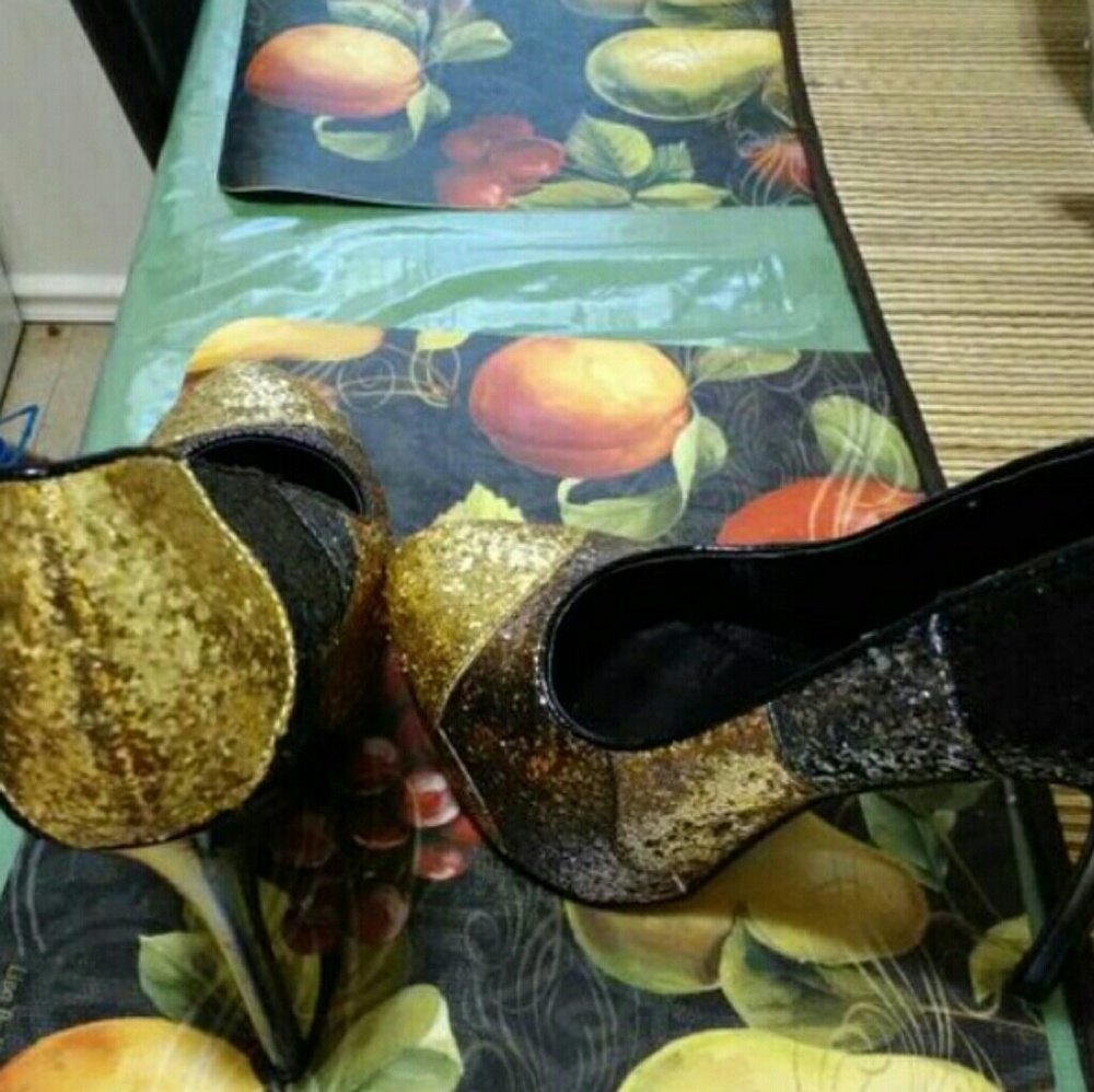 Heels - Picture 4 of 4