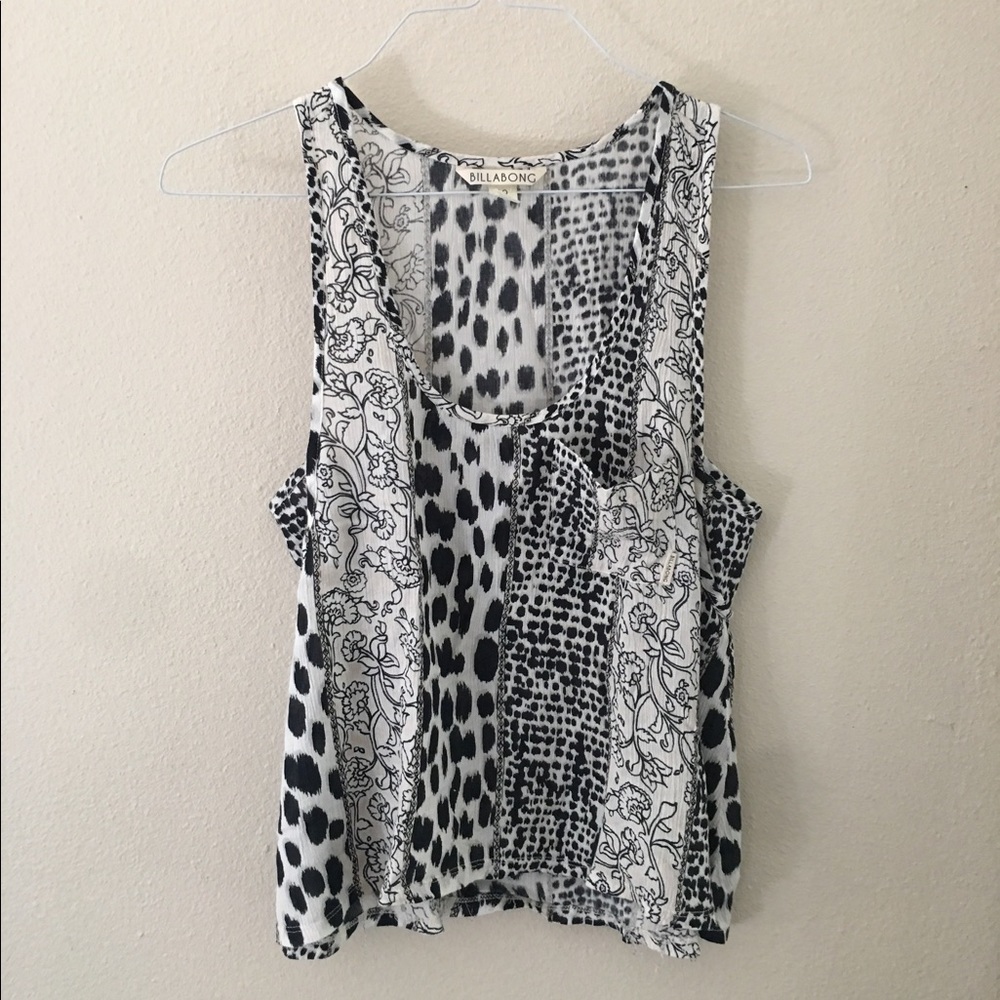 Billabong pattern top like new Size S