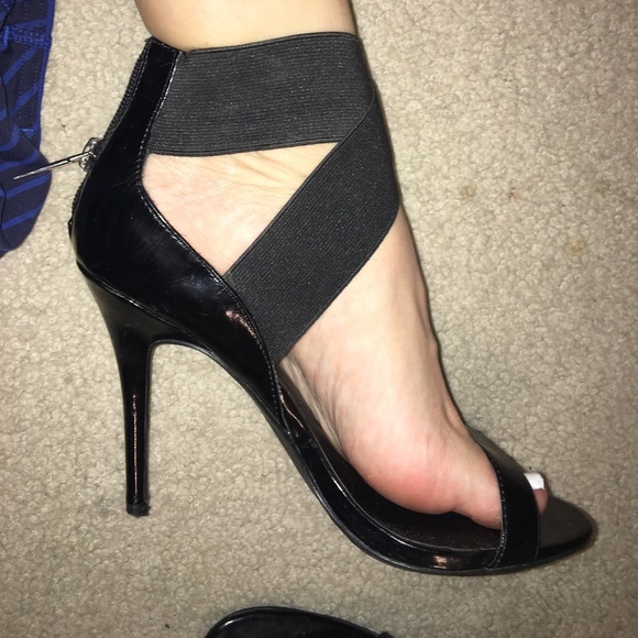 Elastic cross strap heels - Picture 3 of 3