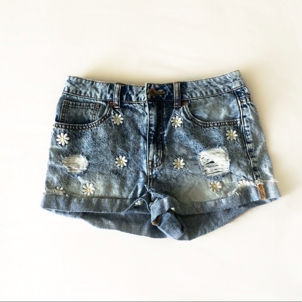 Daisy Embroidered Mid Waisted Shorts