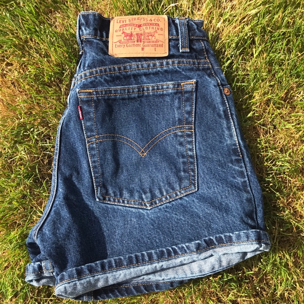 High waisted Levi shorts