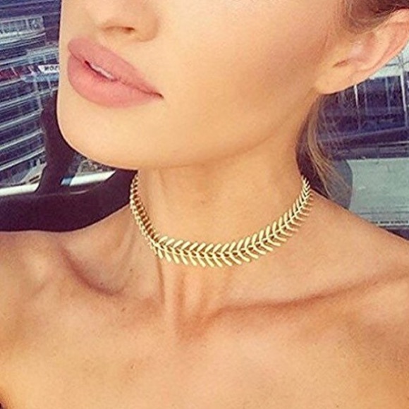 Jewelry - 🆕 Trendy Gold Choker Necklace