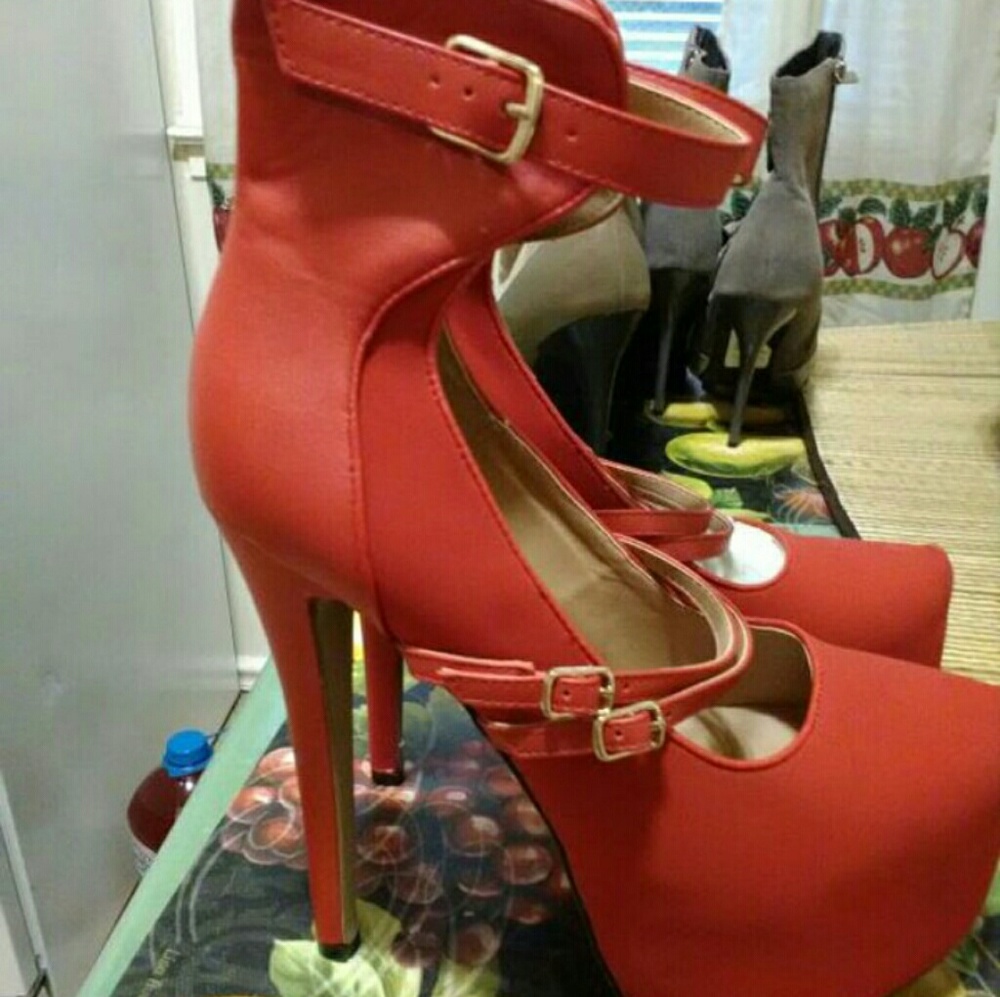 Heels - Picture 2 of 4