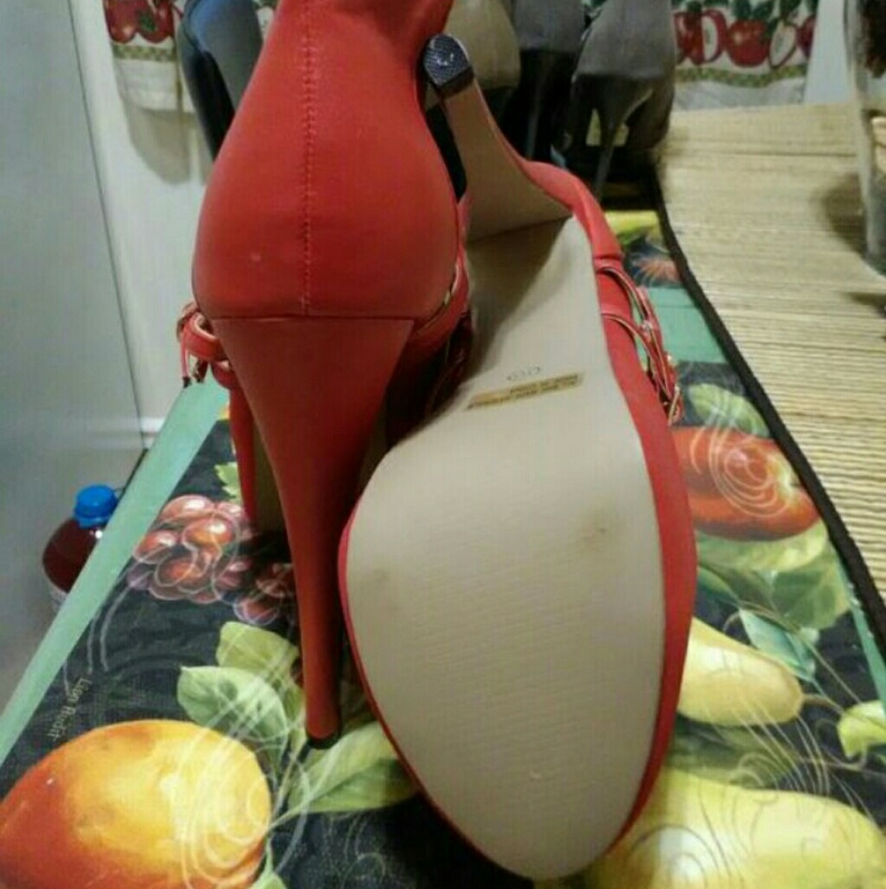 Heels - Picture 4 of 4