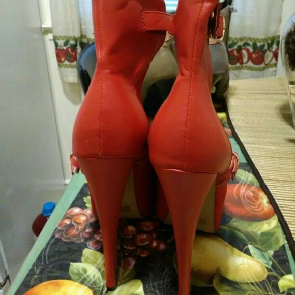 Heels - Picture 3 of 4