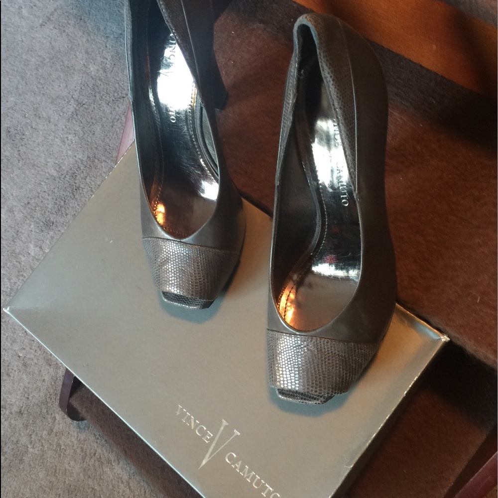 Vince Camuto Peep Toe Heels size 7