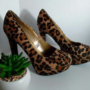 💎HP💎 Leopard print shoes