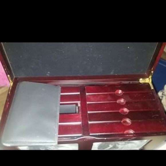 Photo Box - Picture 2 of 2