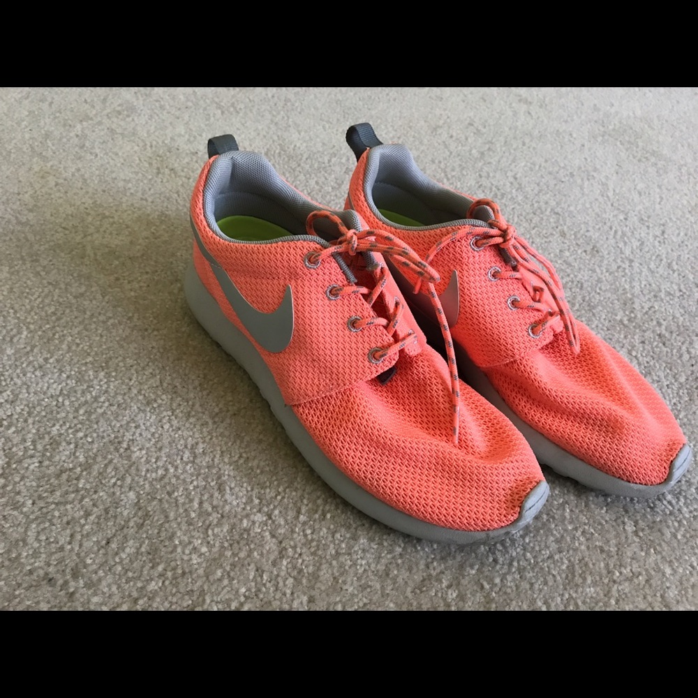 Neon Nike Roshe's