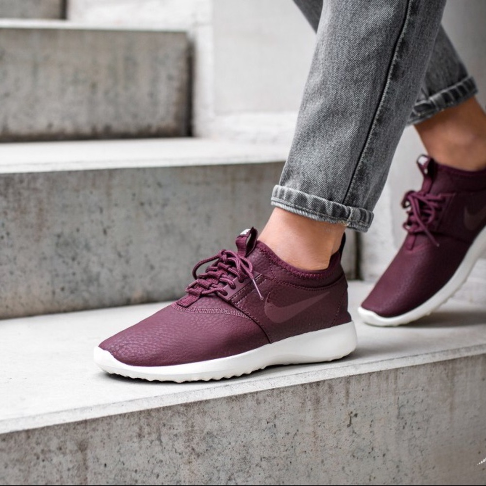 Nike Juvenate Premium Maroon Sneakers - Picture 2 of 5