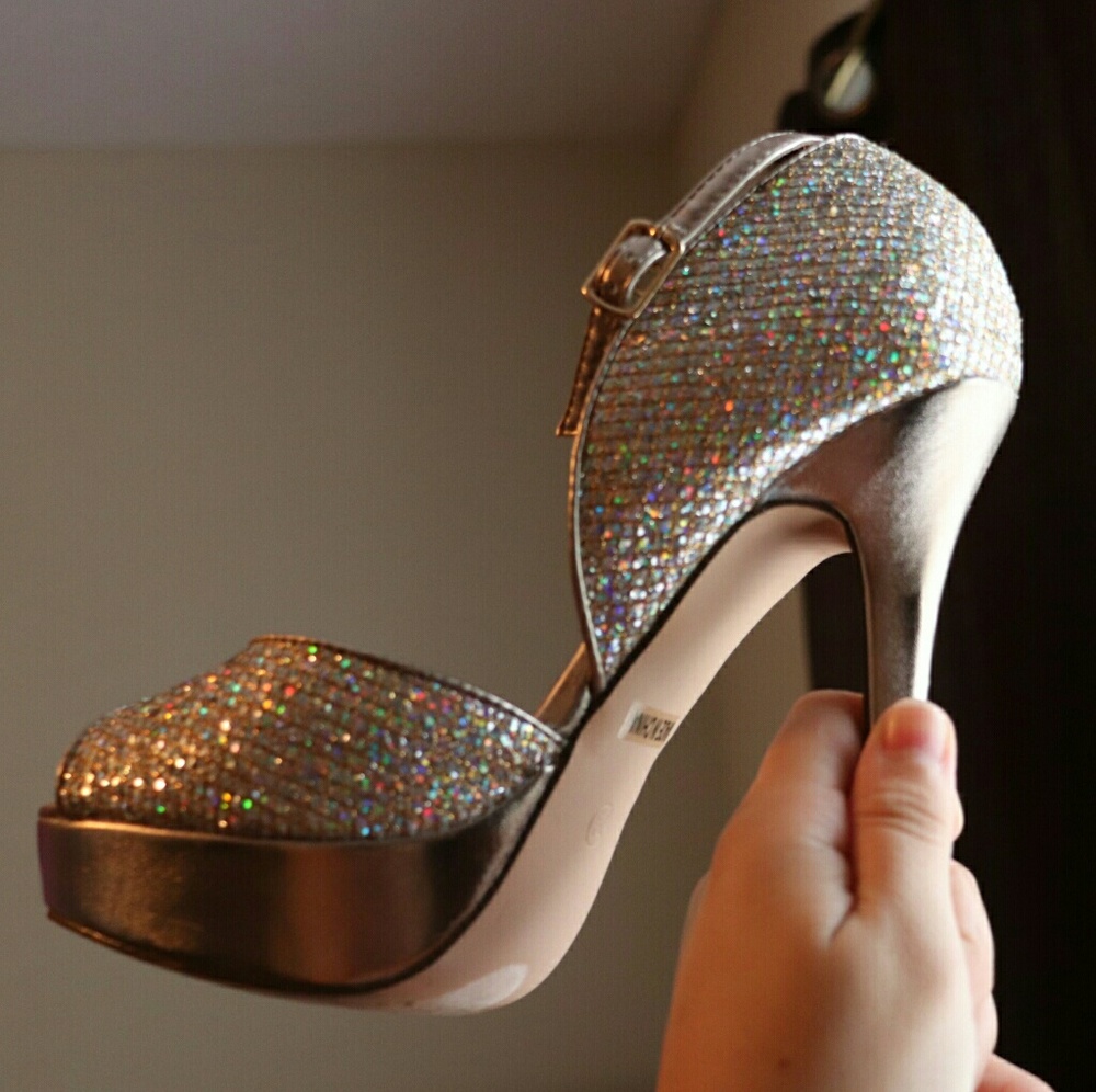 Stilettos - Picture 3 of 4