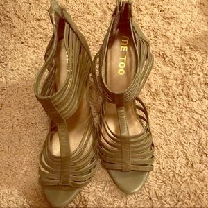 Me too size 7.5 olive wedges