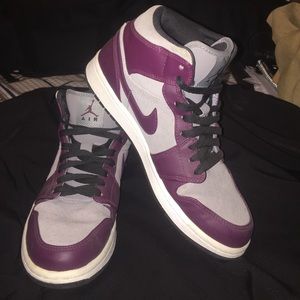 🎉TODAY ONLY🎉 USED ONCE. Air Jordan Retro 1 Mid