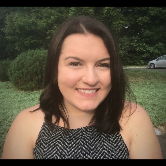 Meet your Posher, Ashley - Picture 2 of 2