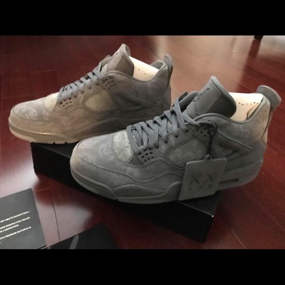 Jordan Retro 4 " KAWS" Size 12 - Picture 2 of 4