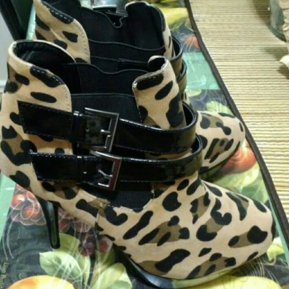 Boots - Picture 2 of 4