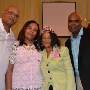 Meet your Posher, Aliki