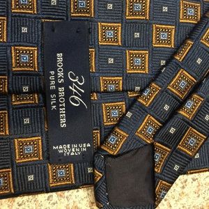 Brooks Brothers Pure Silk tie 346