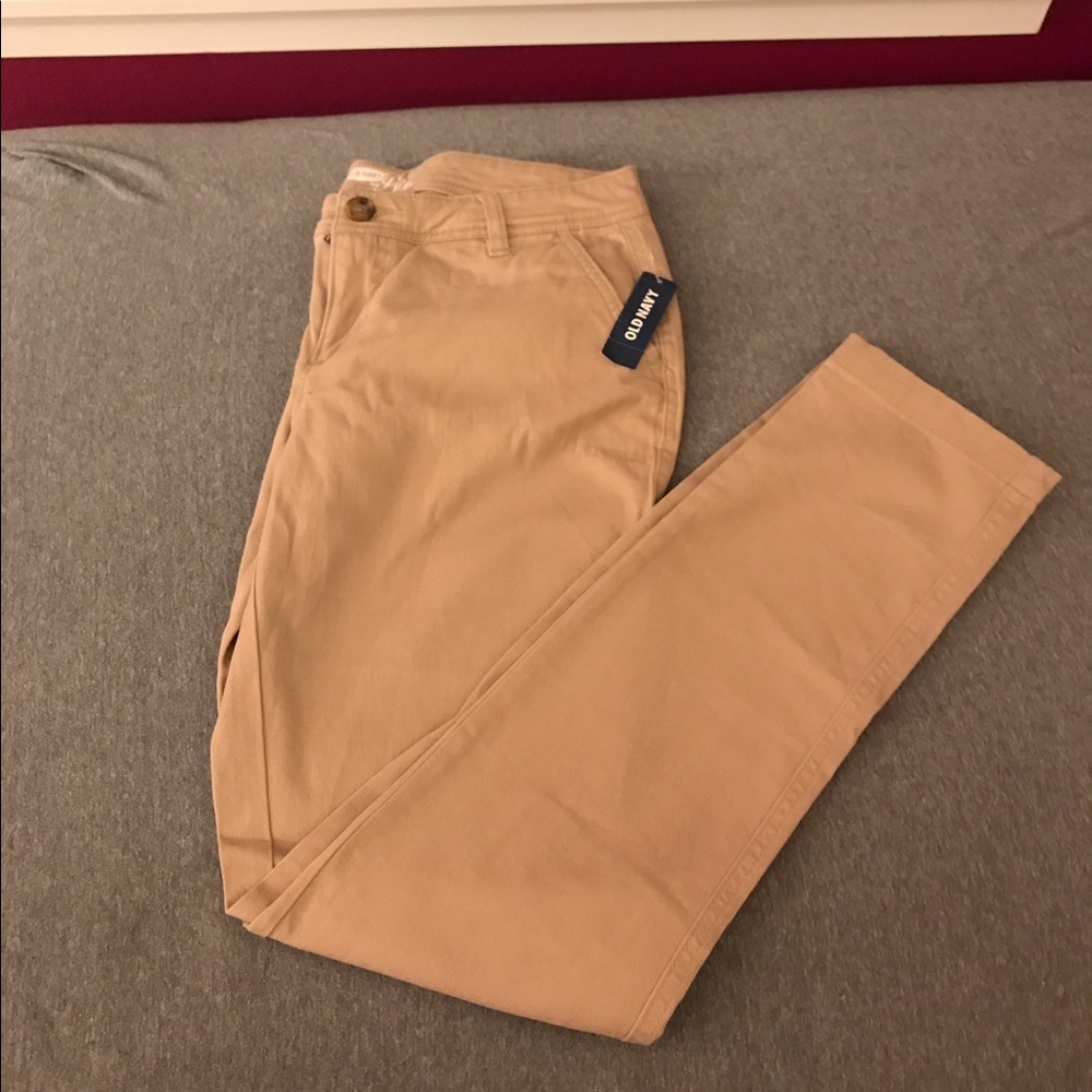 Old Navy: NEVER WORN Khaki Jeans