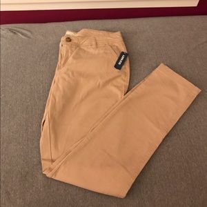 Old Navy: NEVER WORN Khaki Jeans