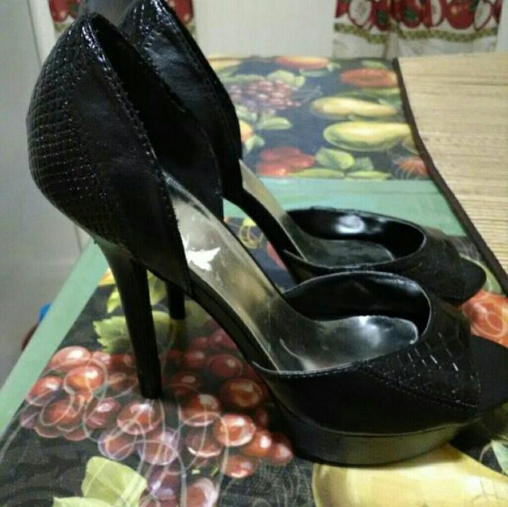 Heels - Picture 2 of 3