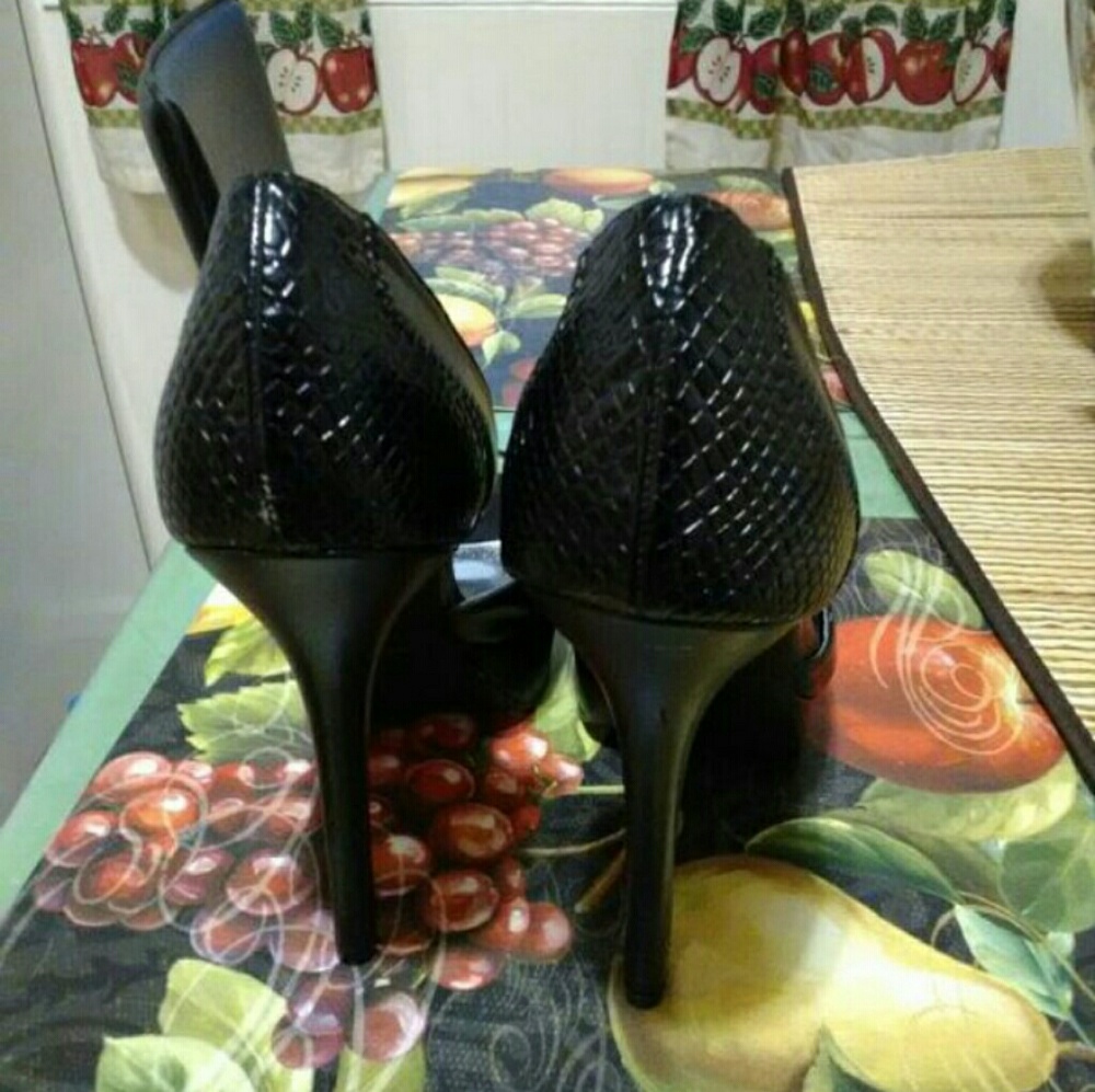 Heels - Picture 3 of 3