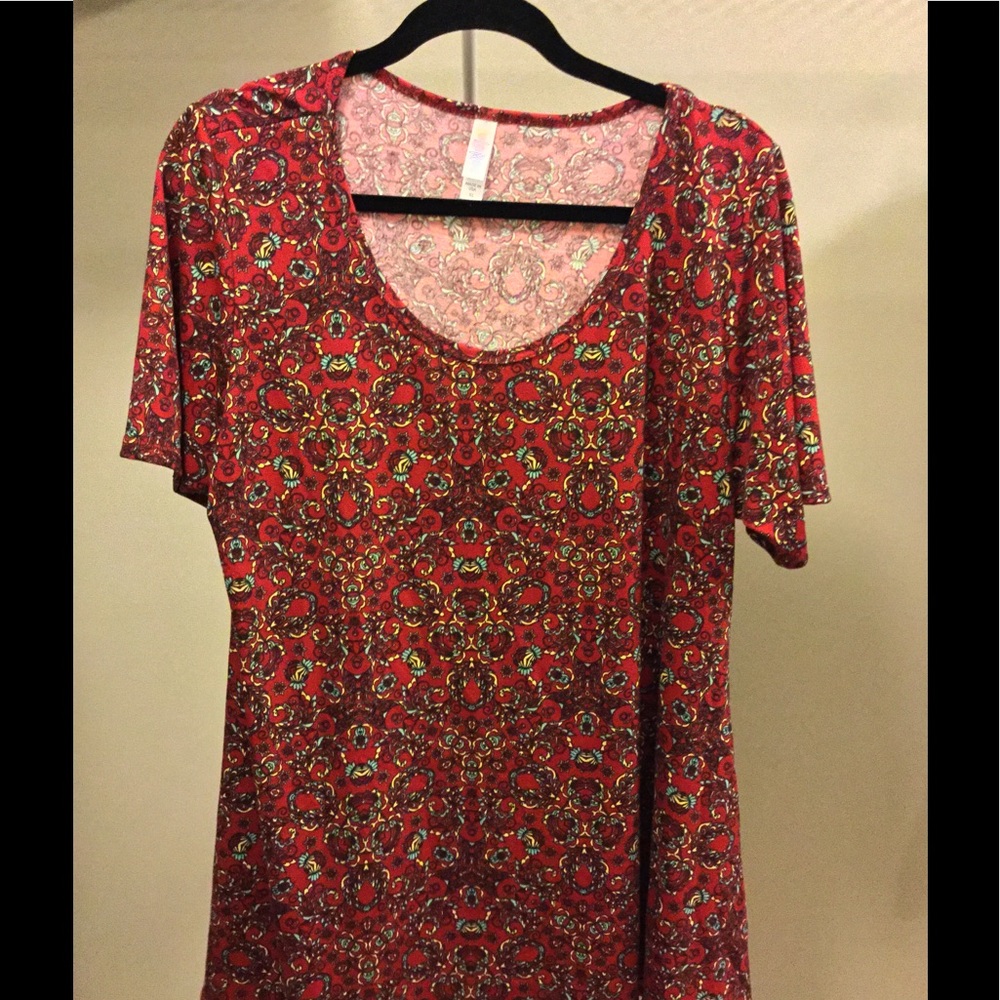 LulaRoe Perfect Tee Red Scrolls