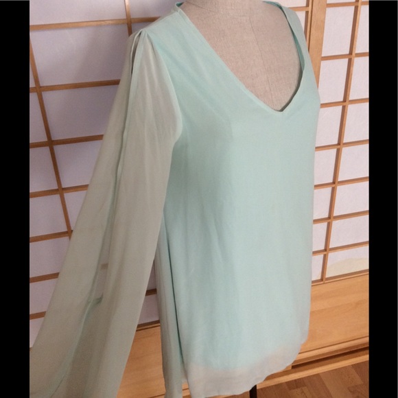 DJT Fashion Flowy Arm Slit Sleeve Dress - Picture 3 of 4