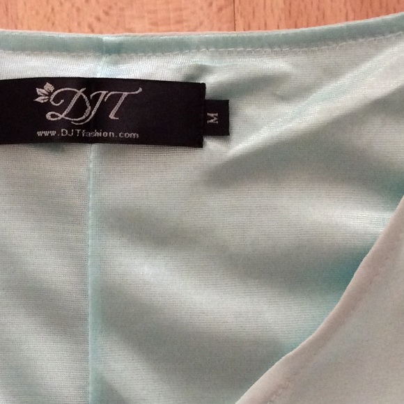 DJT Fashion Flowy Arm Slit Sleeve Dress - Picture 4 of 4