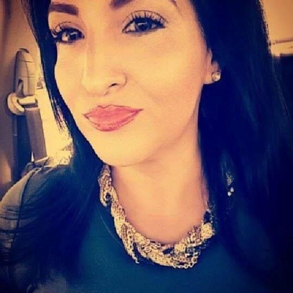 Meet your Posher, Yesenia