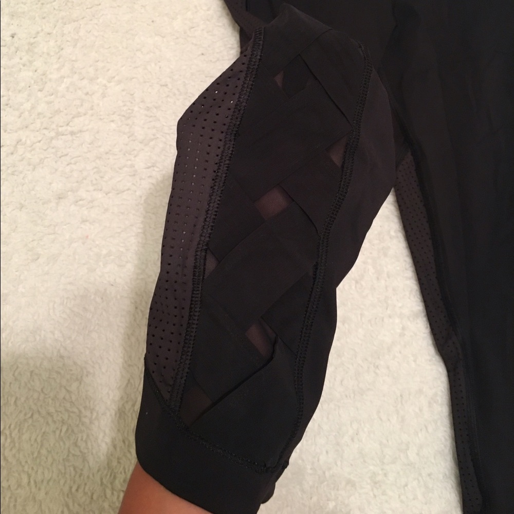 Lululemon Var City Crop Size 6! - Picture 4 of 4