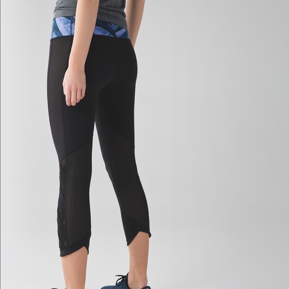 Lululemon Var City Crop Size 6! - Picture 2 of 4