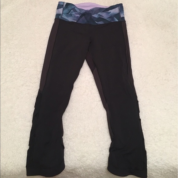 Lululemon Var City Crop Size 6! - Picture 3 of 4