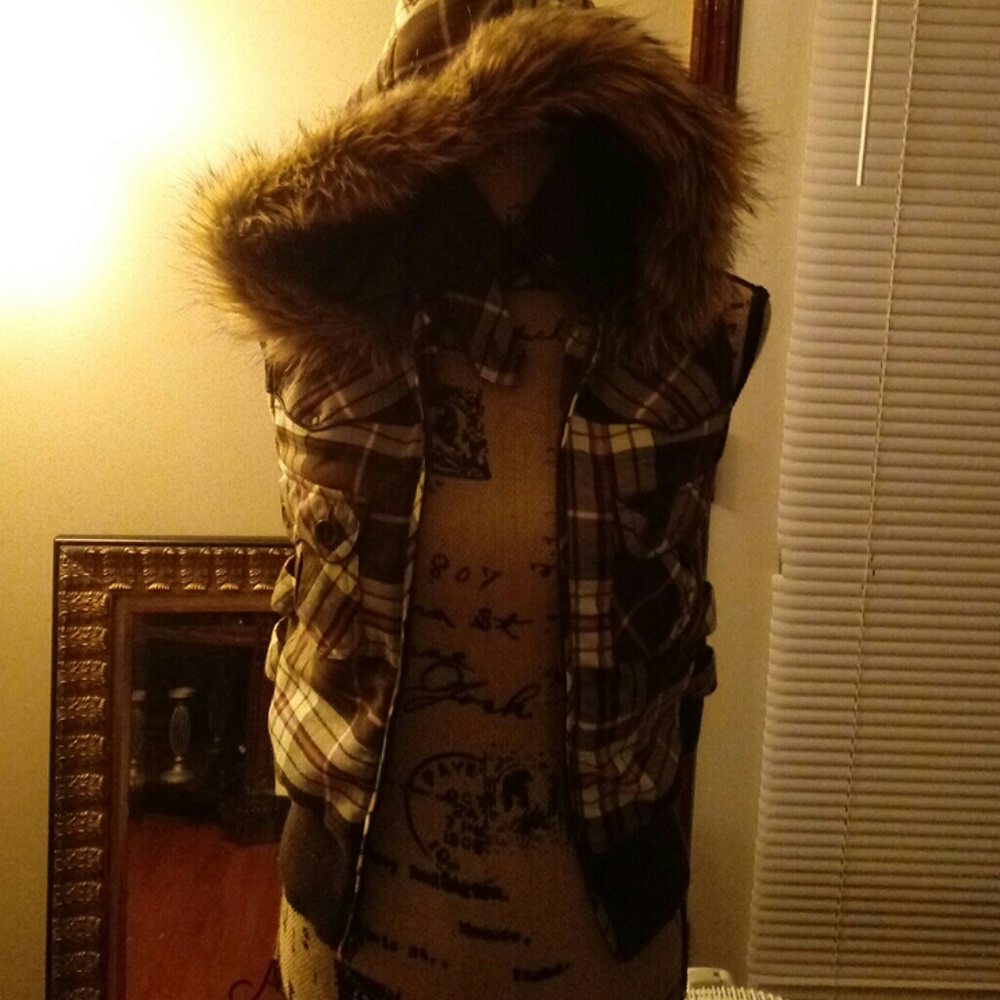 Vest - Picture 2 of 7