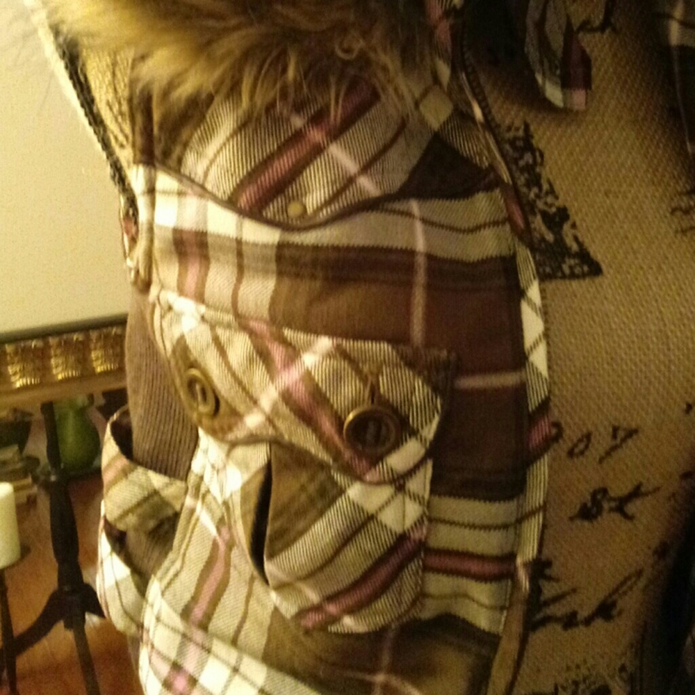 Vest - Picture 3 of 7