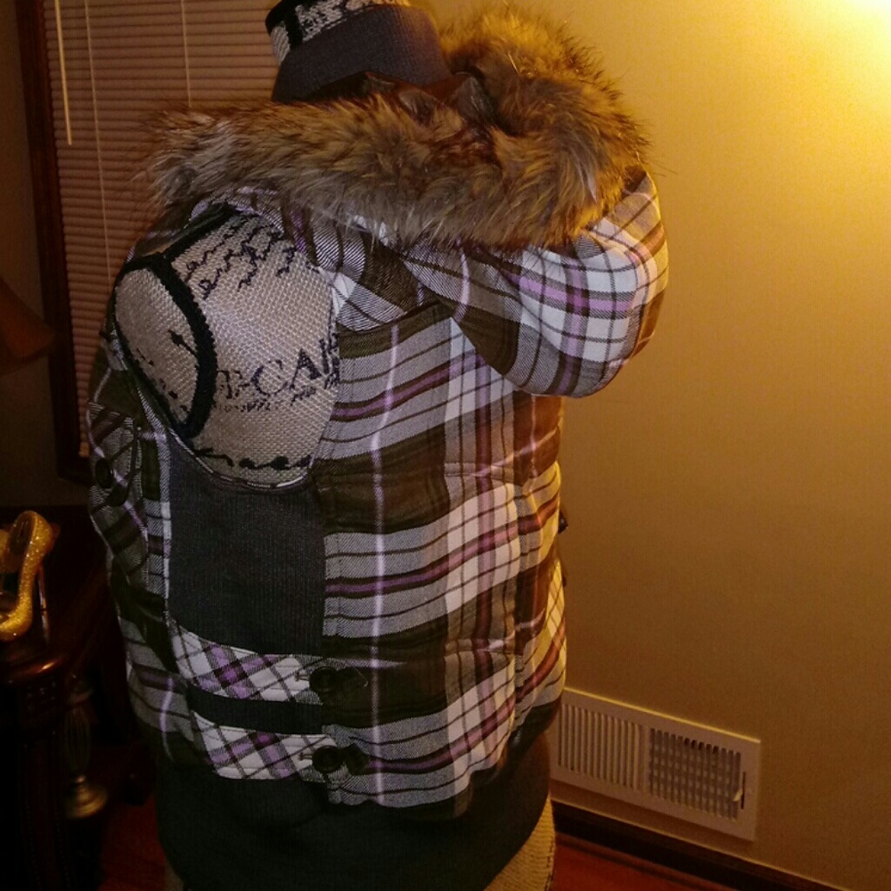 Vest - Picture 6 of 7