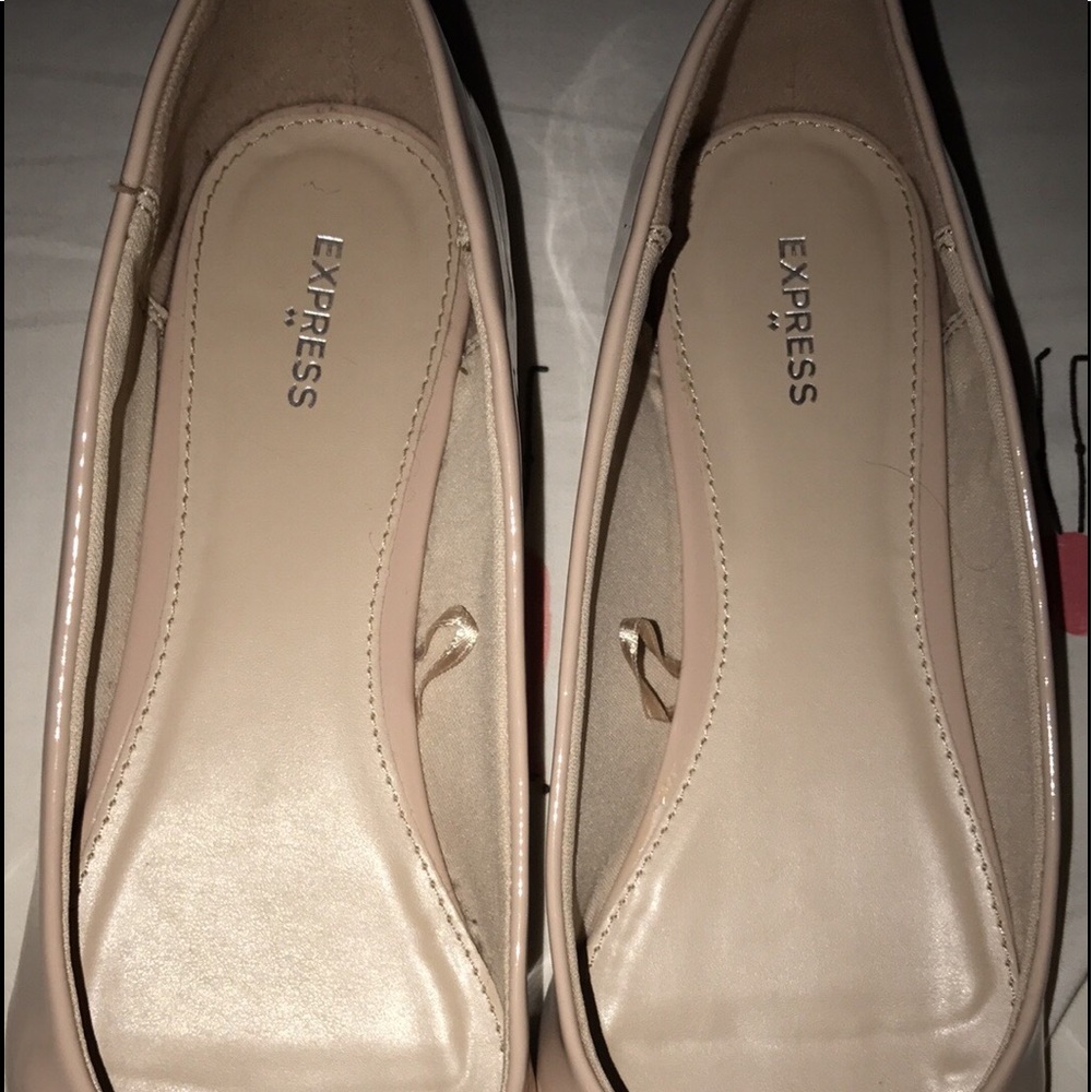 Size 8 pointed flats