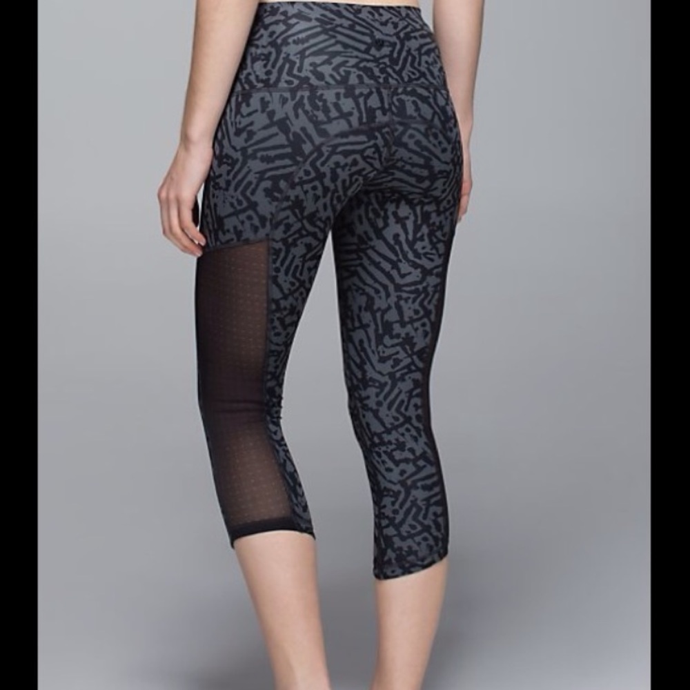 Lululemon crops: Hot to Street