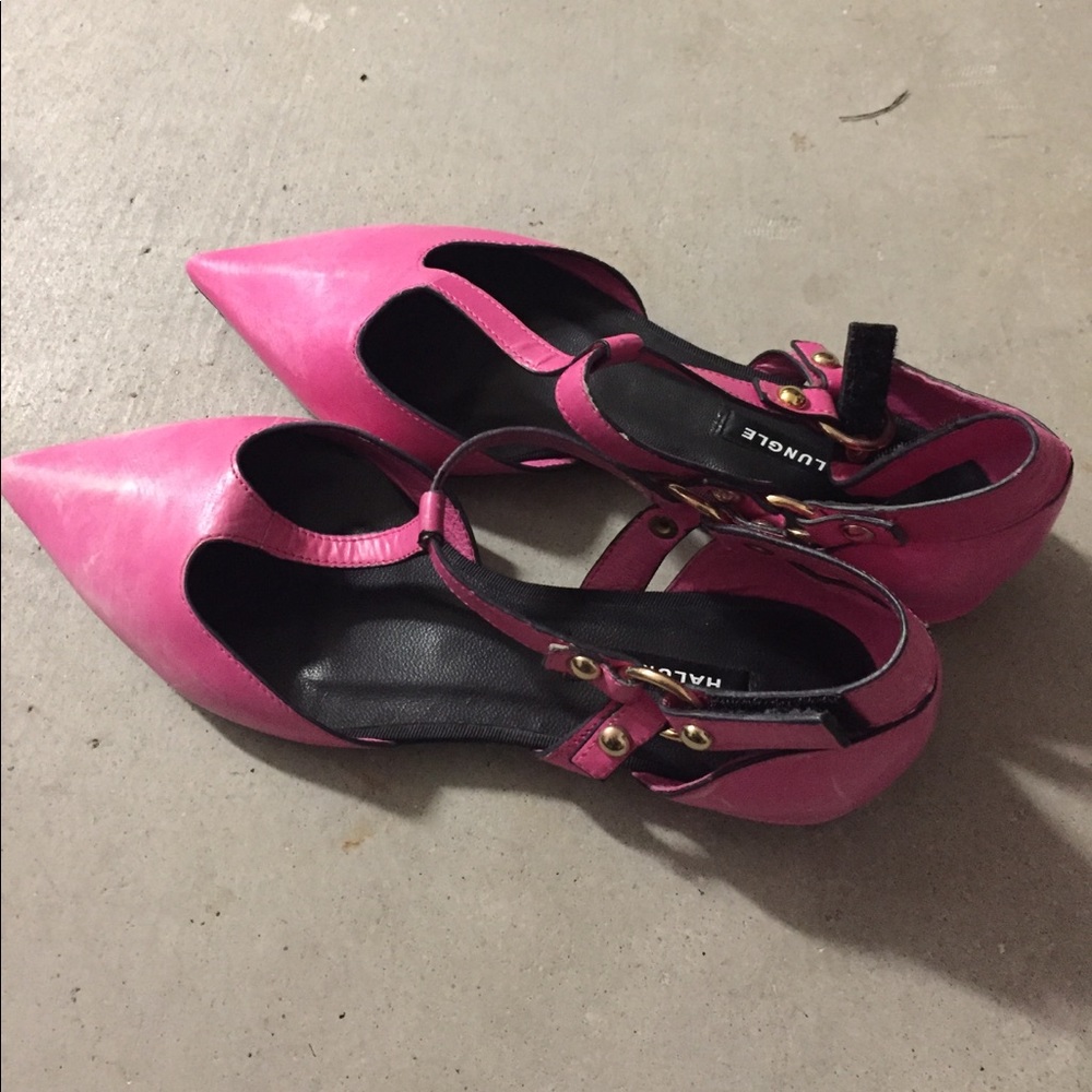 Shoe - Picture 2 of 4