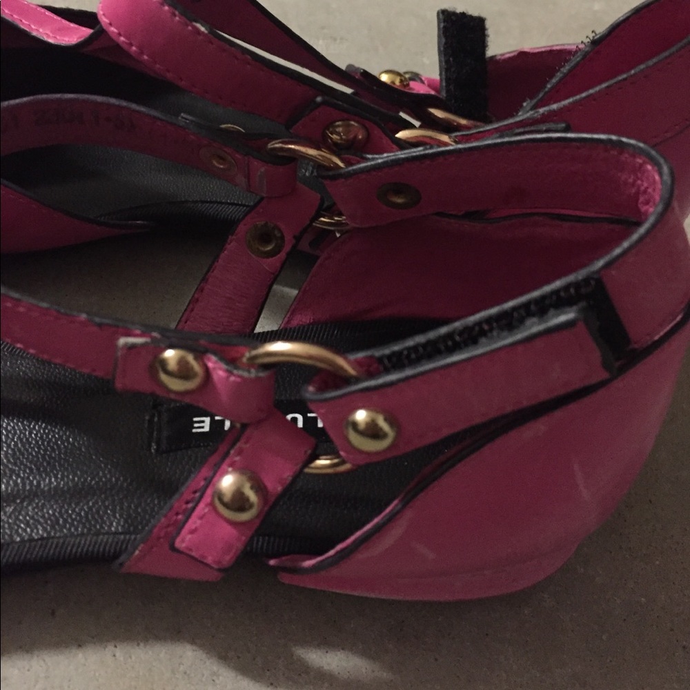 Shoe - Picture 3 of 4