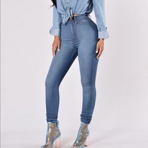 NEW WITHOUT TAGS Fashion Nova High Waisted Jeans