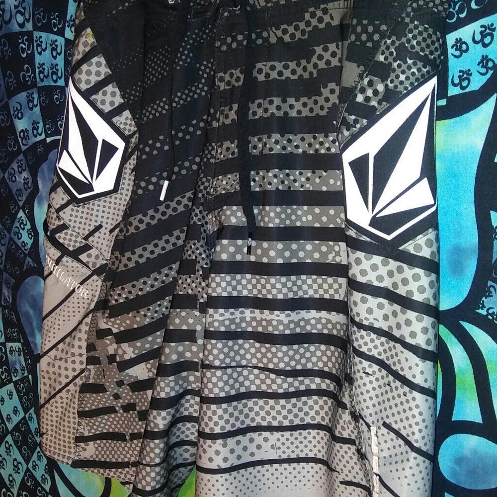 Volcom black and grey annihilator boardshorts