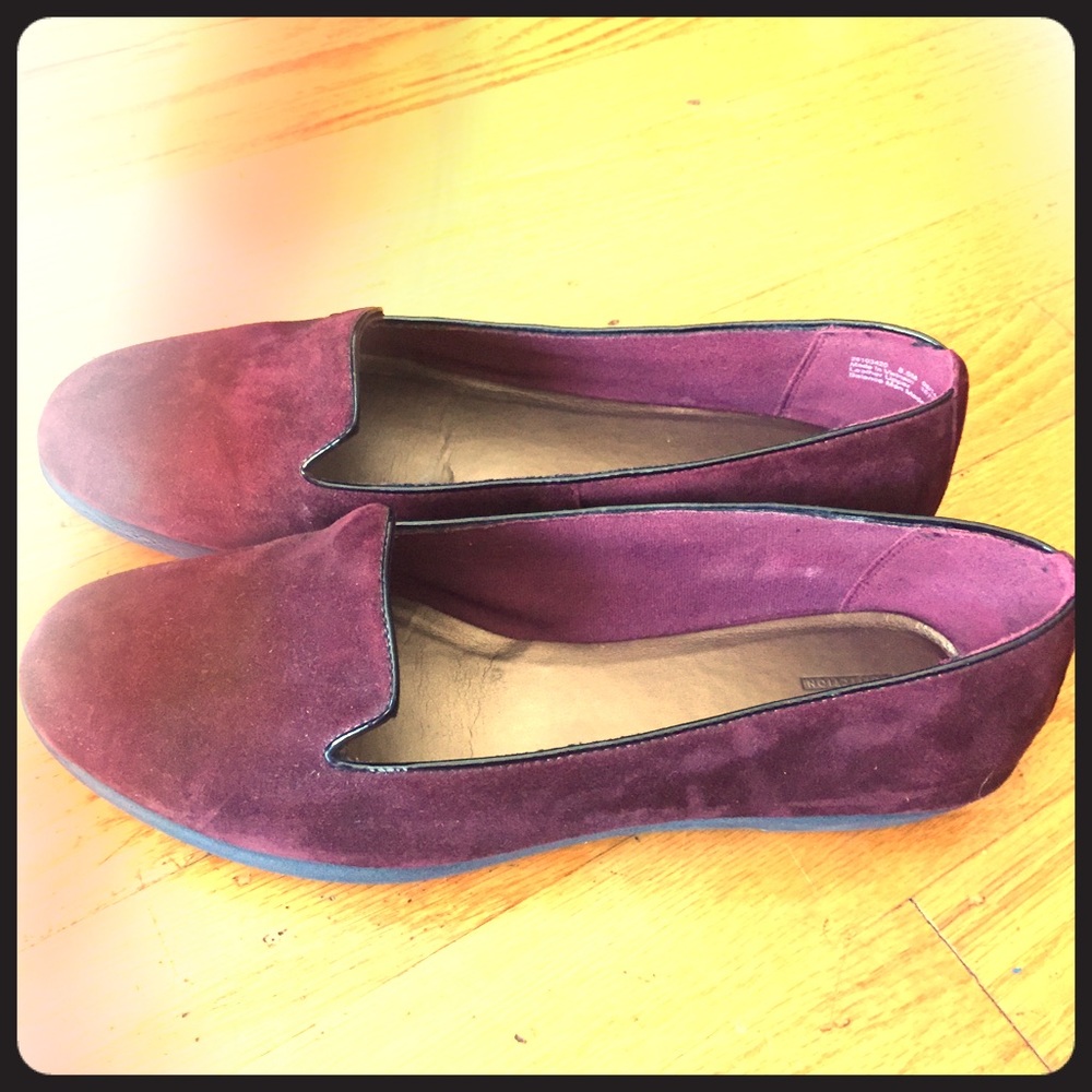Clarks maroon/wine/purple/red flats/loafers